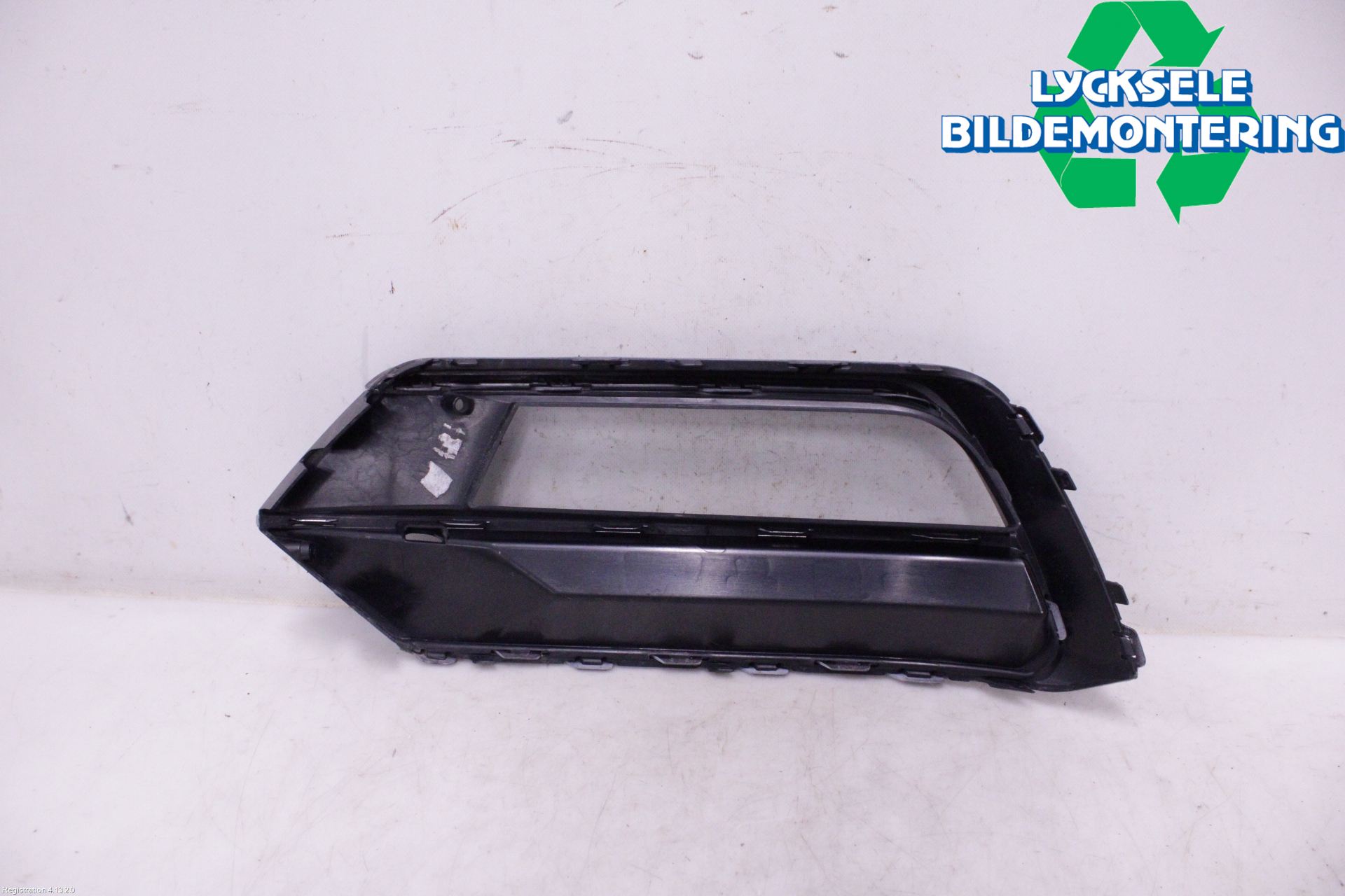 Volkswagen VW PASSAT 15-19 Dimljussarg Fram