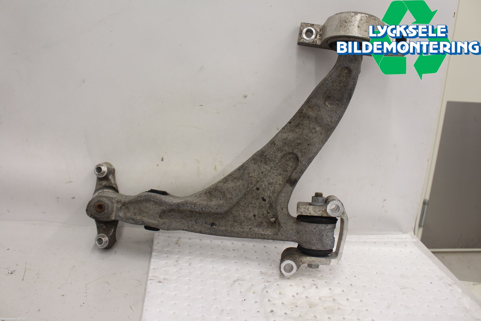 Volvo V90 17->> Bärarm Fram Undre Hö