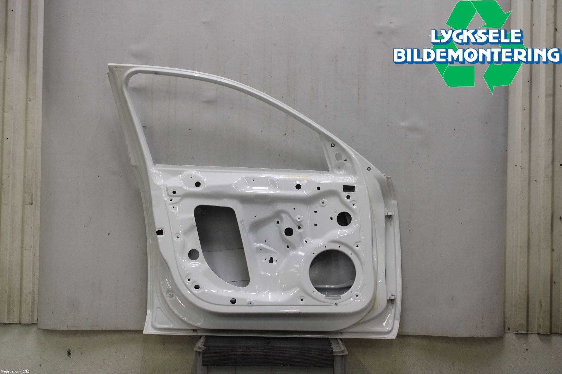 Audi A4/S4 08-11 Dörr Fram Vänster