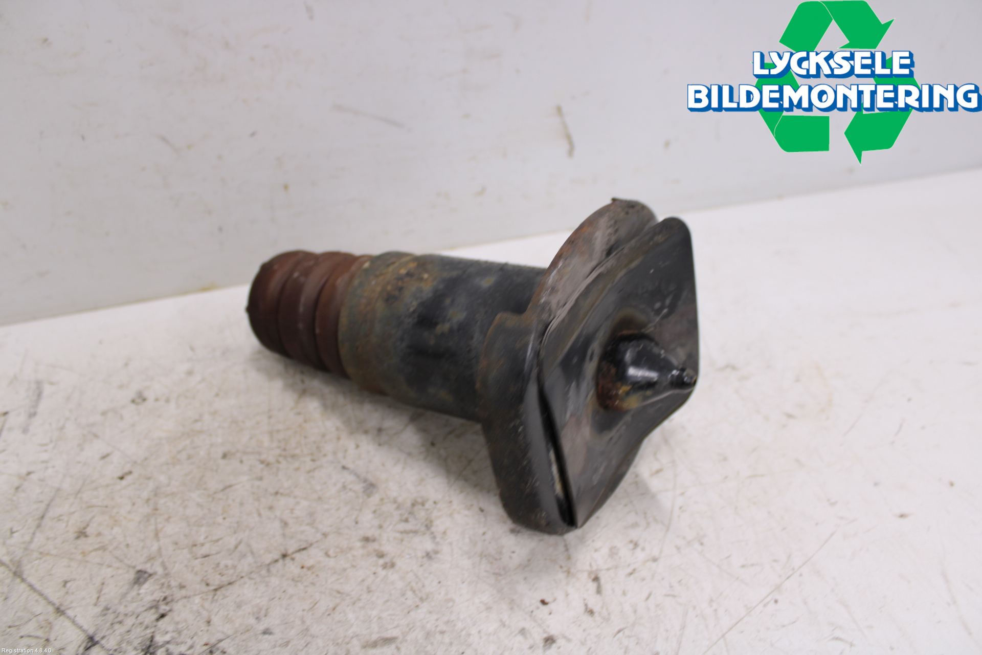 Volvo XC70 08-13 Fjäderskål Bak