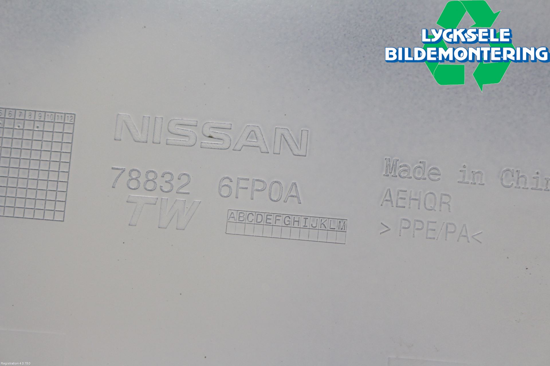 Nissan X-TRAIL 14-21 Tanklucka