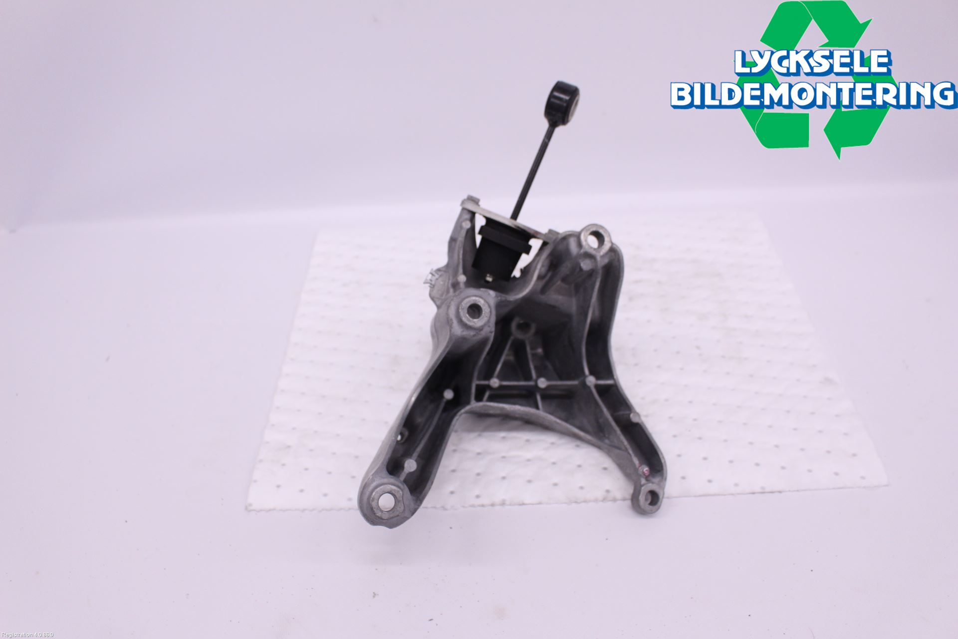 Audi A6 F2/C8 19- Motorfäste