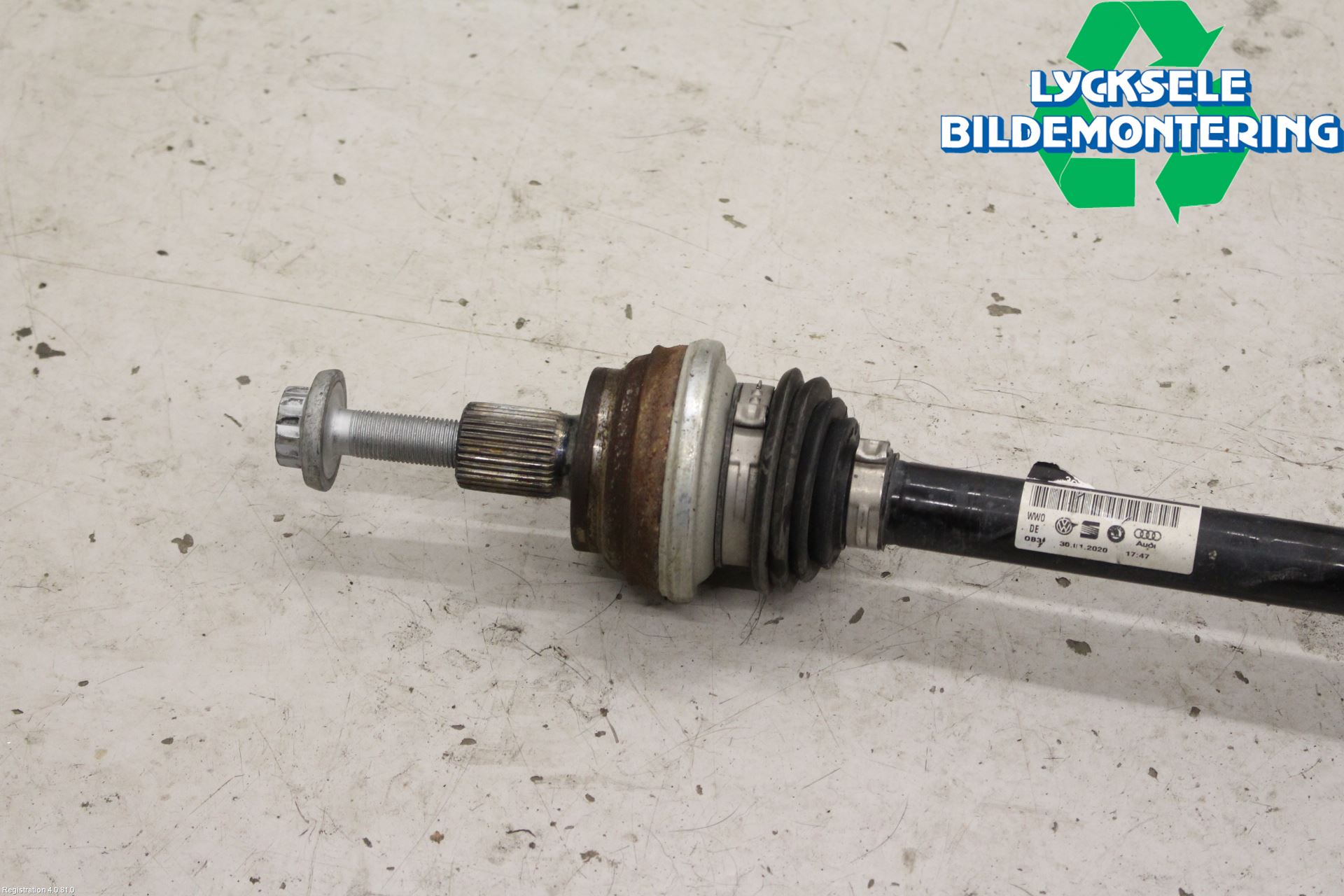 Volkswagen VW PASSAT 15-19 Drivaxel Bak Vänster