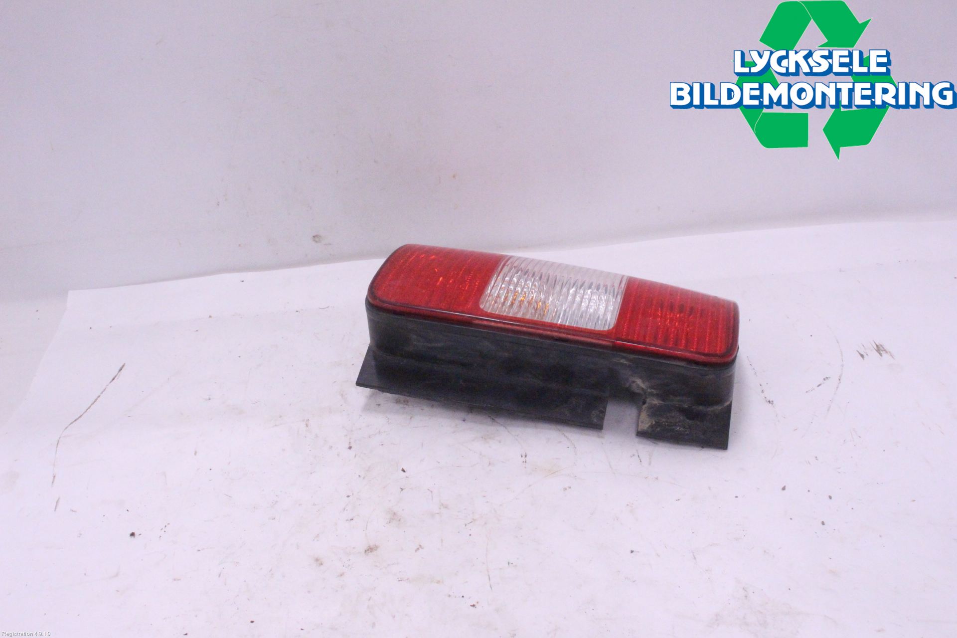 Volkswagen VW CADDY      04-10 Bakljus Vänster