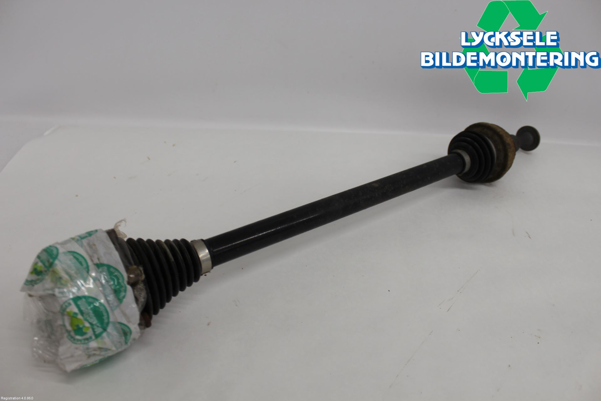 Volkswagen VW PASSAT 11-14 Drivaxel Bak Höger
