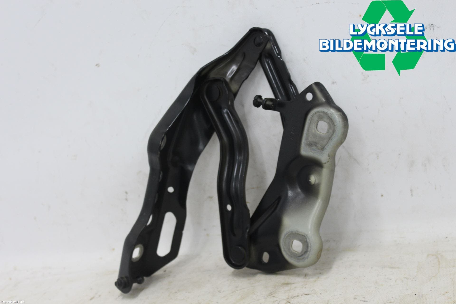 Skoda KODIAQ 17-24 Huvgångjärn