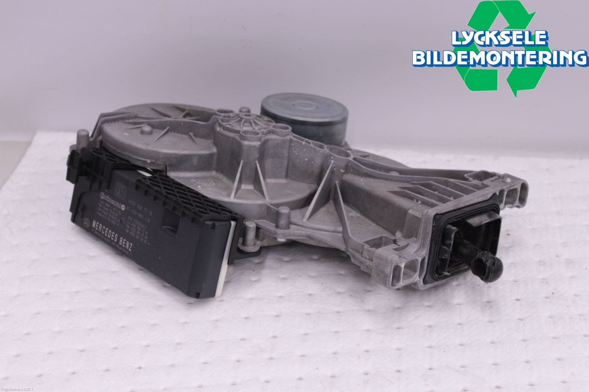 Mercedes-Benz MB C-KLASS (W205) 14-21 Bakluckeöppnare Automatisk