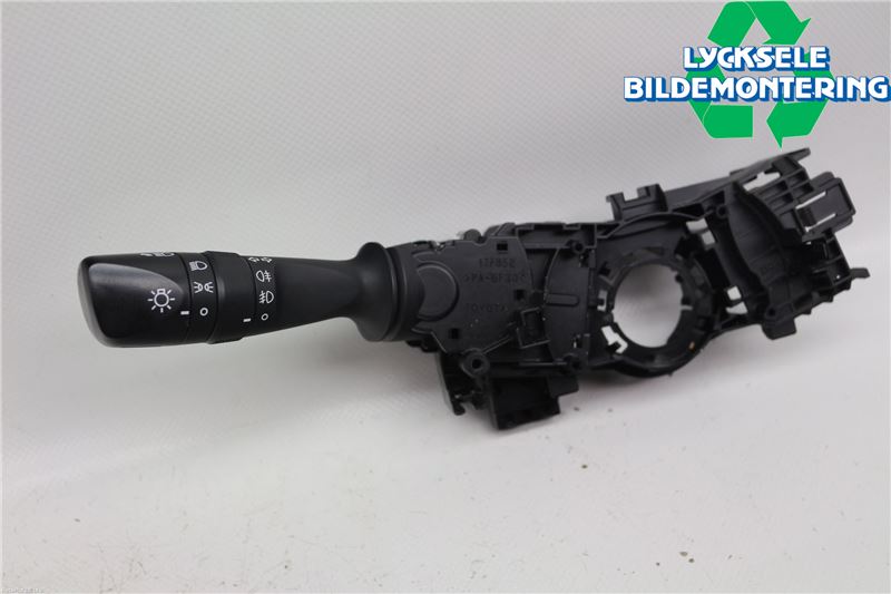 Toyota AURIS 13-19 Spak Blinkers-Ljusomk