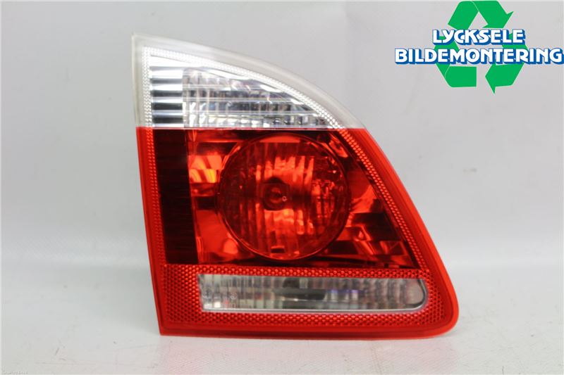 BMW 5 E60/61 Sed/Tou 02-10 Bakljus Lucka Vä