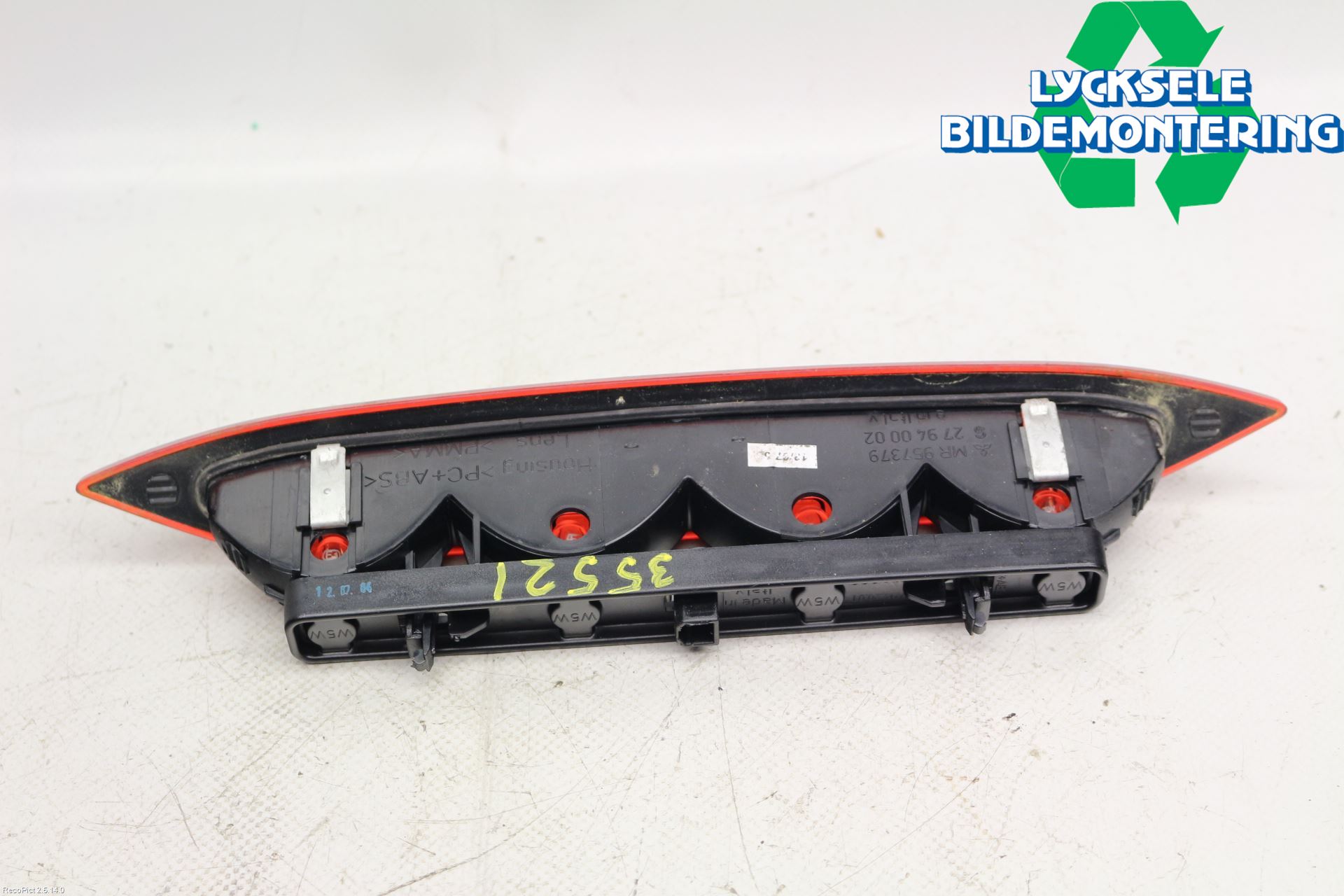 Mitsubishi COLT   04-08 Bromsljus Bakruta