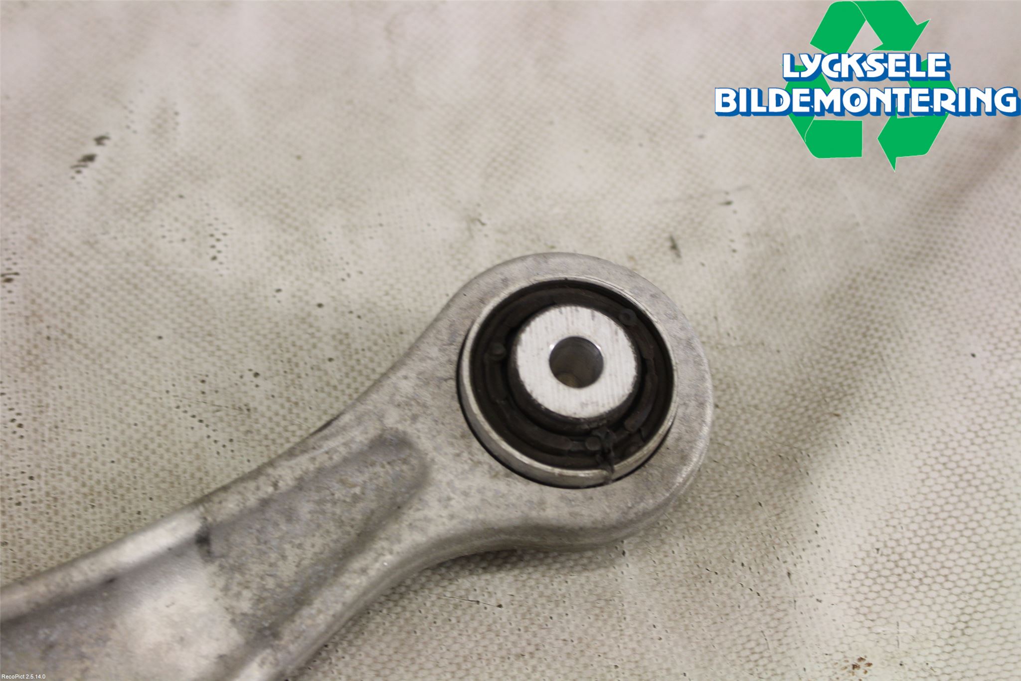BMW 6 F12/F13 10-18 Bärarm Bak Övre Vänster