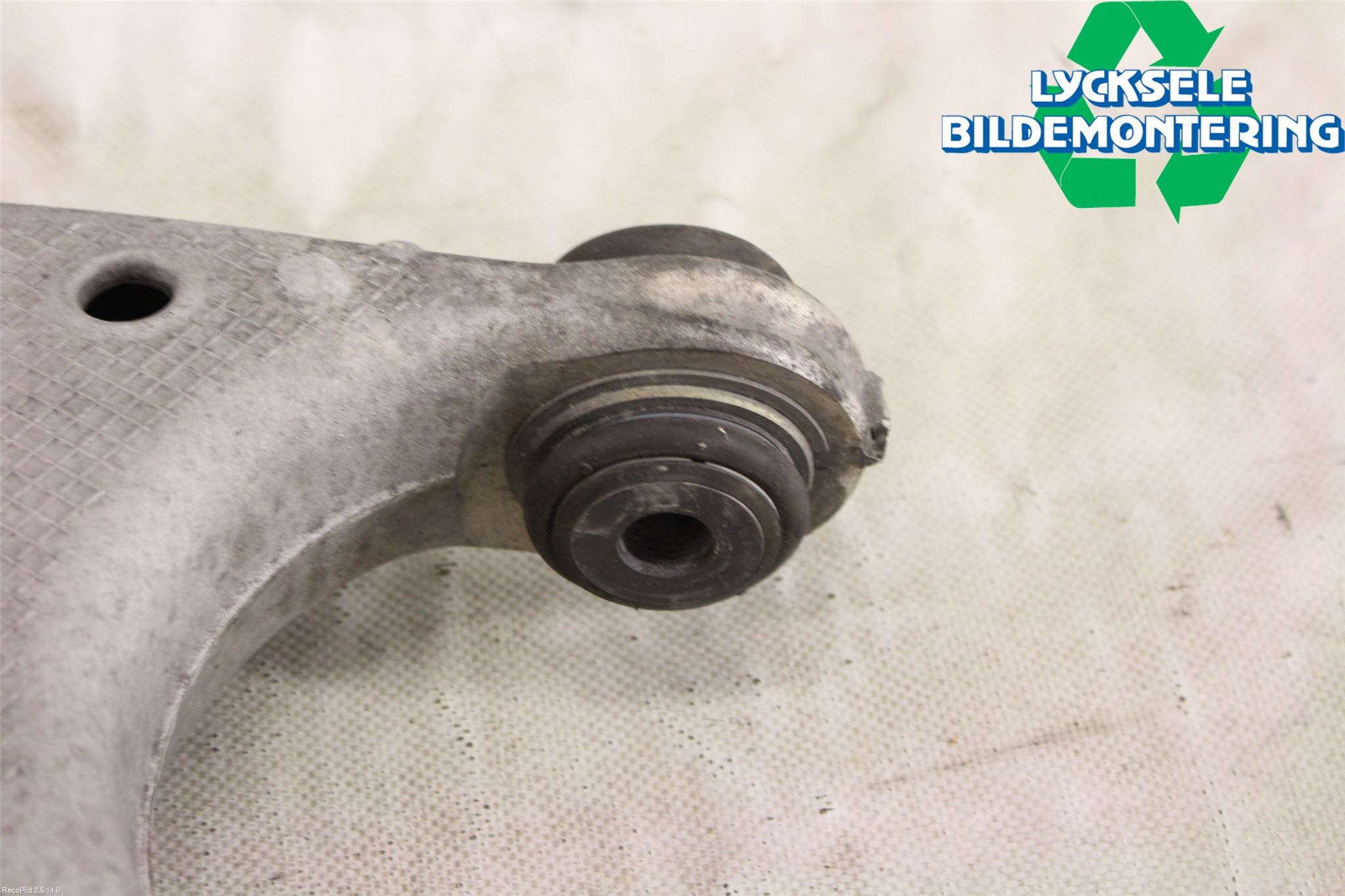 BMW 6 F12/F13 10-18 Bärarm Bak Höger