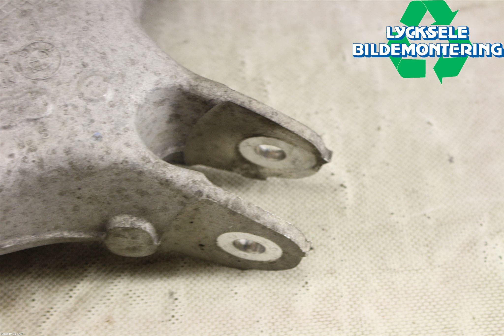 BMW 6 F12/F13 10-18 Bärarm Bak Höger