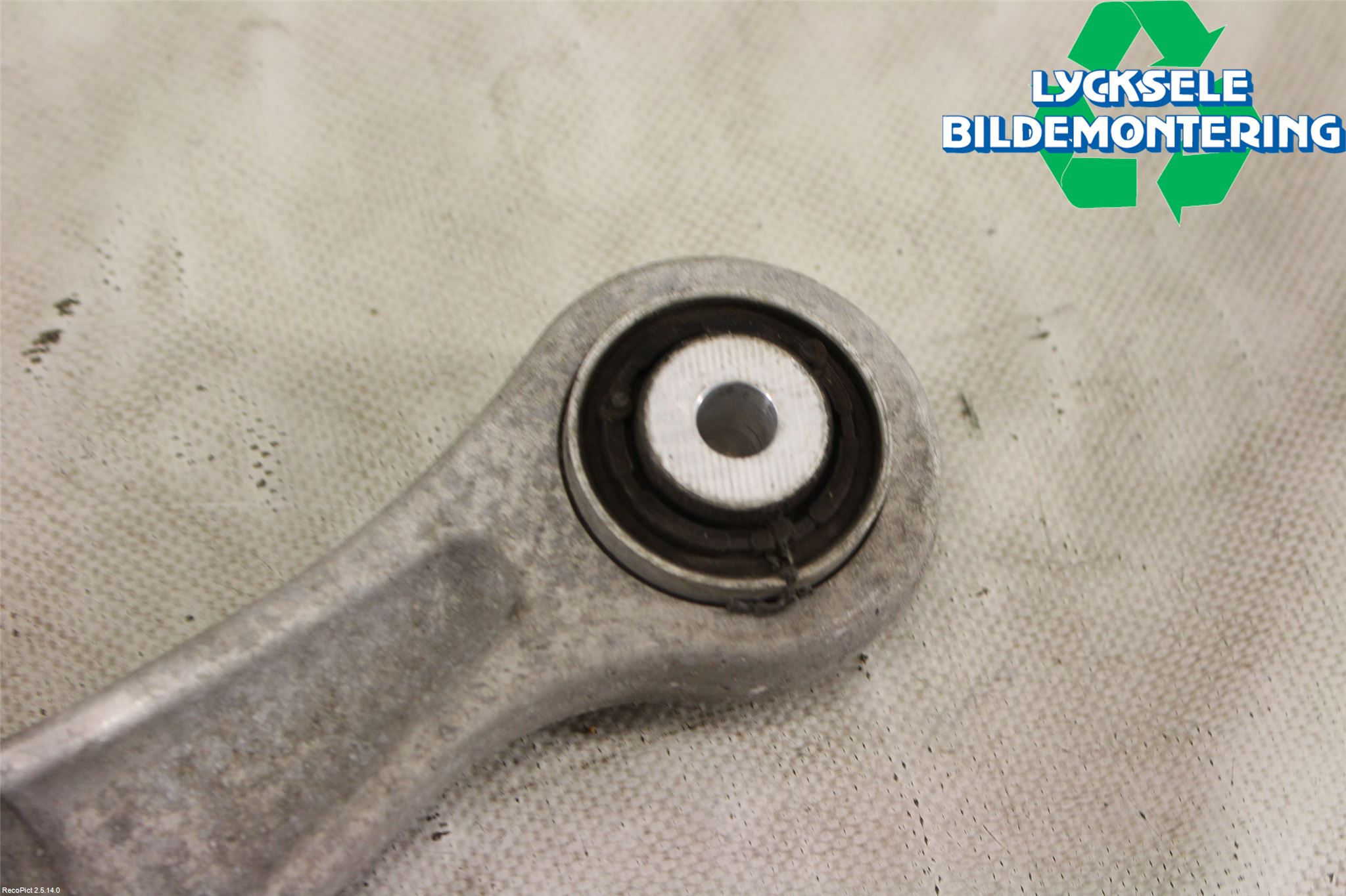 BMW 6 F12/F13 10-18 Bärarm Bak Övre Höger