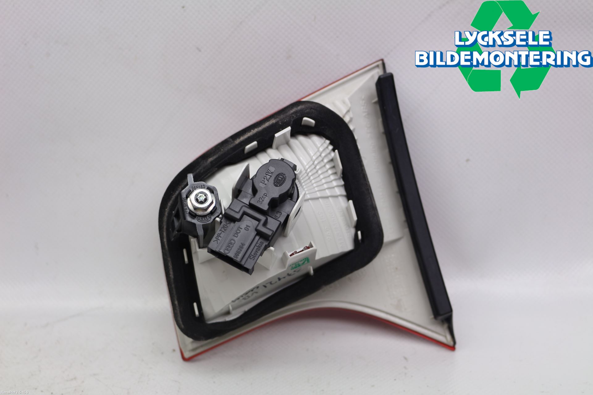 Audi A4/S4 05-07 Bakljus Lucka Vä