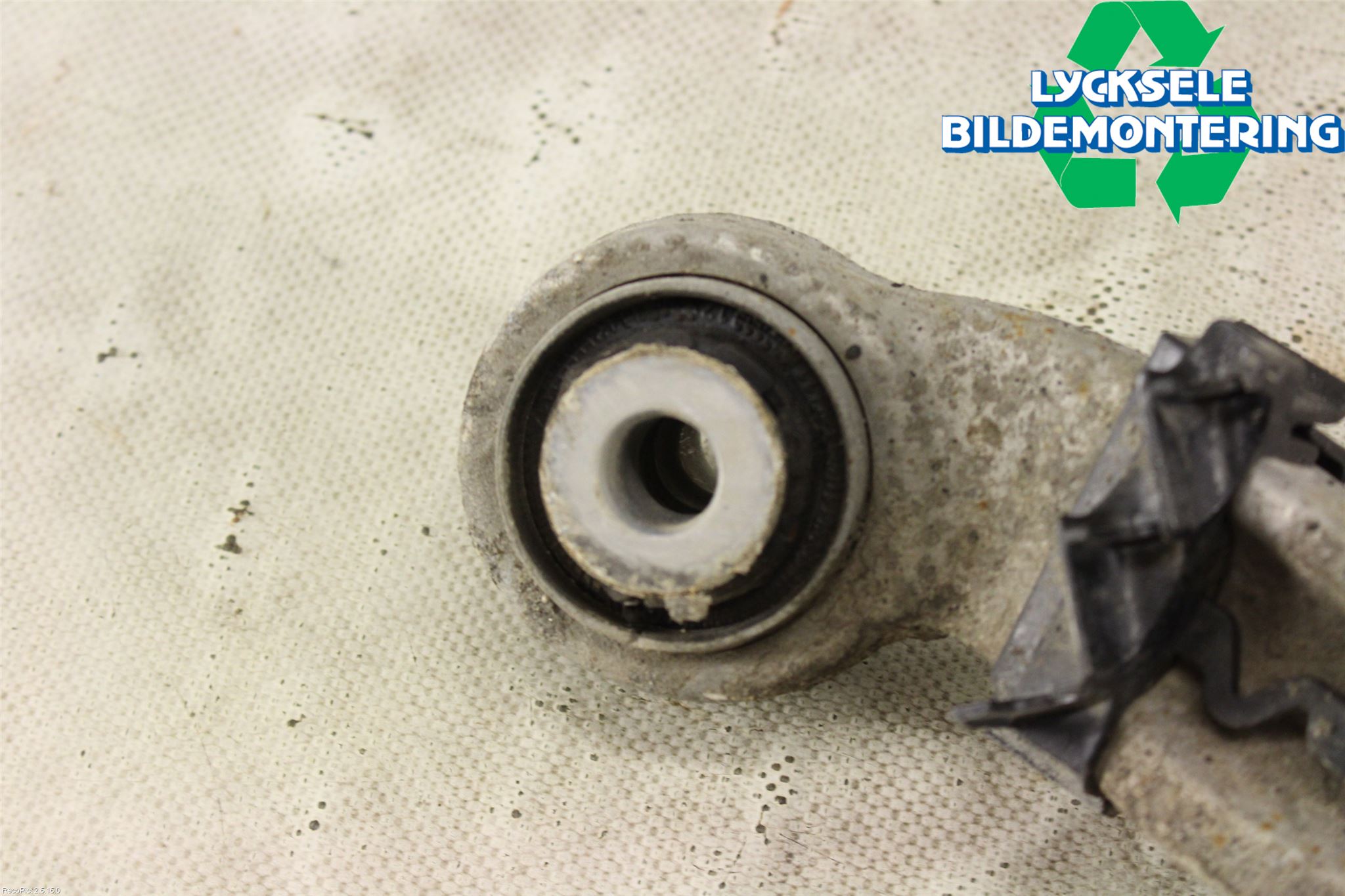 BMW 5 F10/F11/F18 09-17 Bärarm Bak Övre Höger
