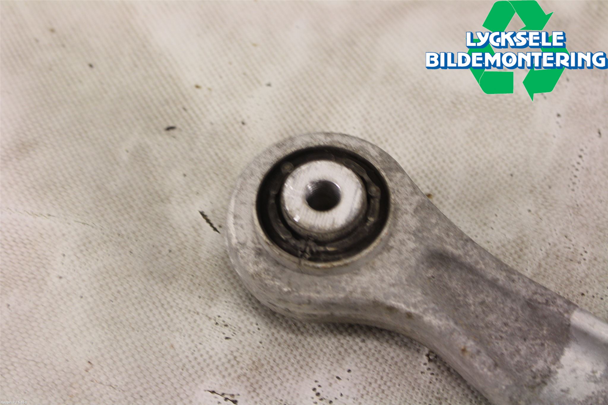 BMW 5 F10/F11/F18 09-17 Bärarm Bak Övre Höger