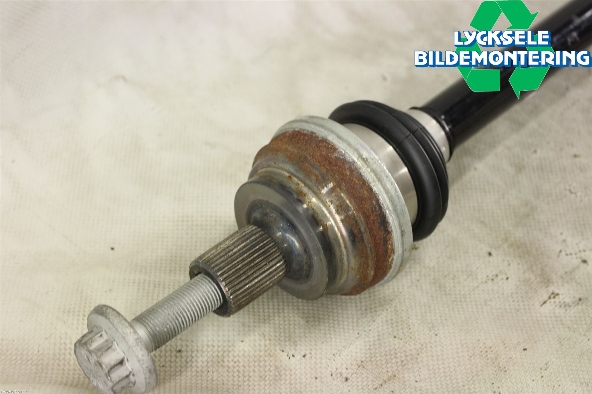 Volkswagen VW TIGUAN 16-24 Drivaxel Bak Vänster
