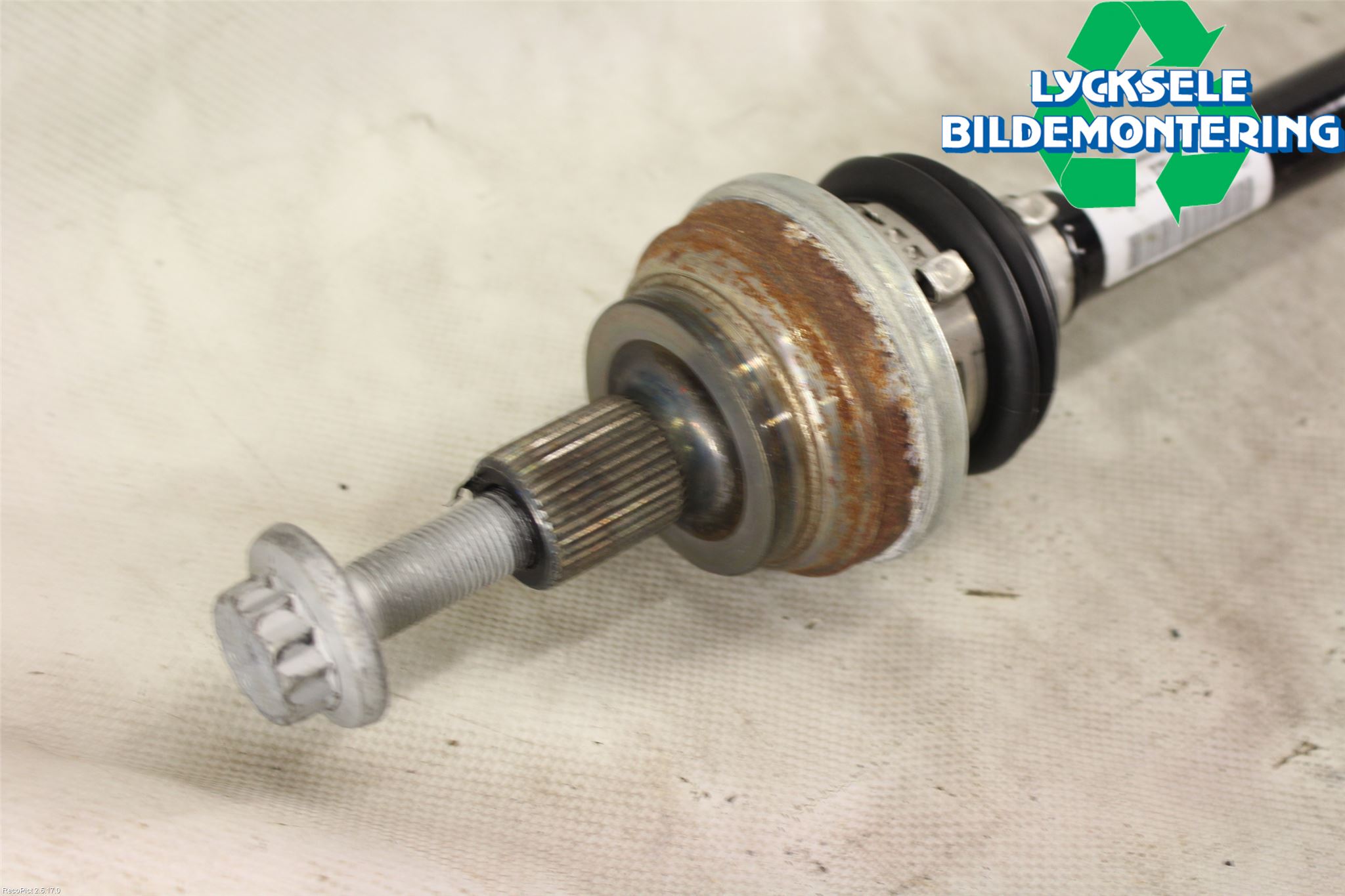 Volkswagen VW TIGUAN 16-24 Drivaxel Bak Höger