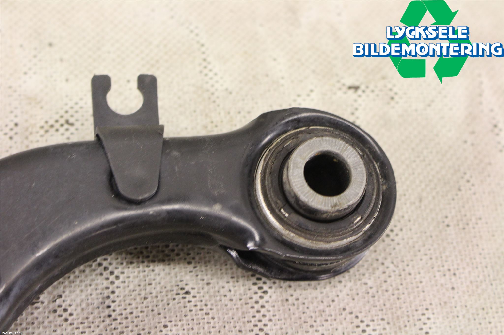 Volkswagen VW TIGUAN 16-24 Bärarm Bak Övre Höger