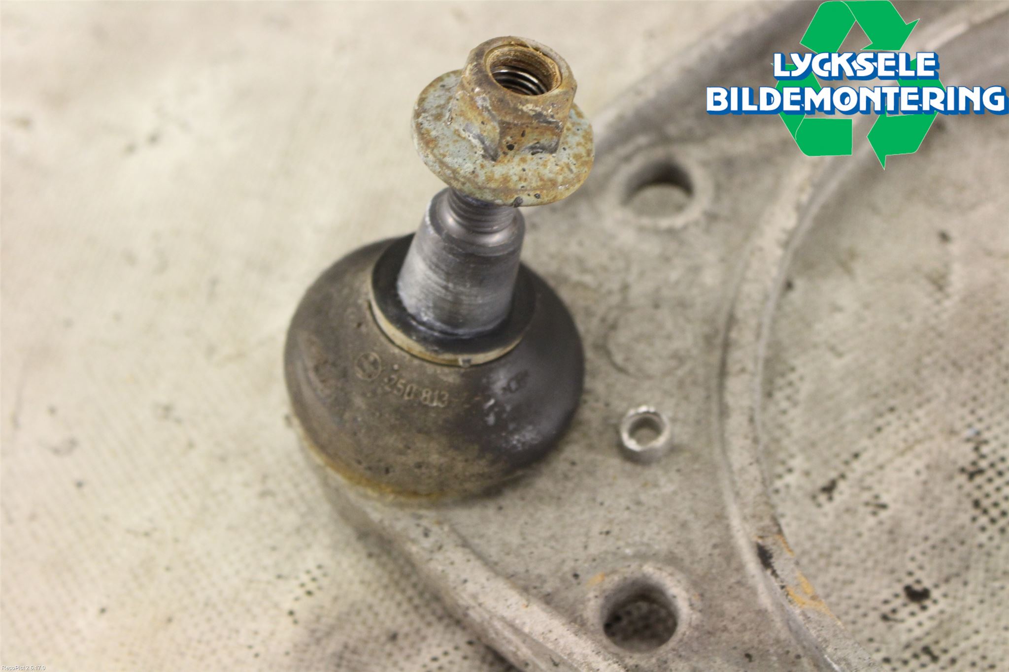 Audi Q7/SQ7 Bärarm Fram Övre Hö