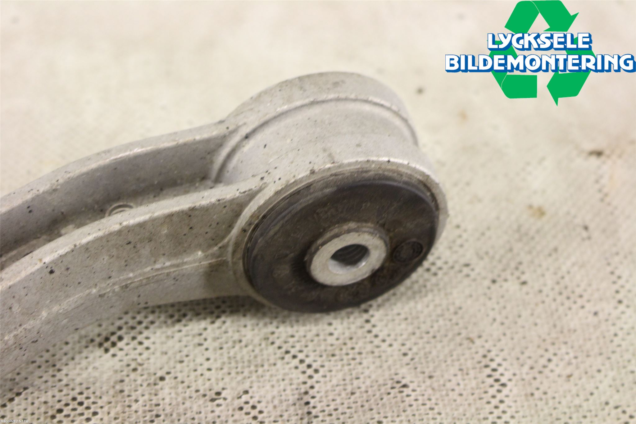 Audi Q7/SQ7 Bärarm Fram Övre Hö