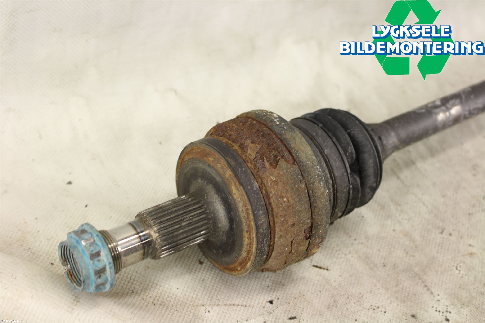 Mercedes-Benz MB E-KLASS (W212) 09-16 Drivaxel Bak Vänster