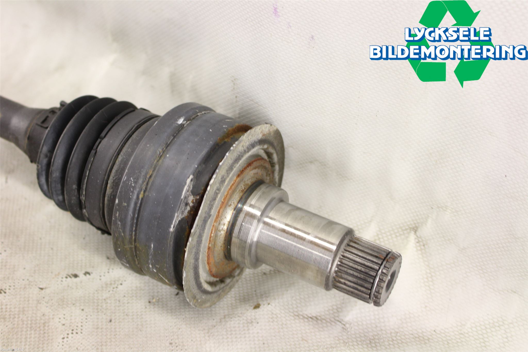 Mercedes-Benz MB E-KLASS (W212) 09-16 Drivaxel Bak Vänster