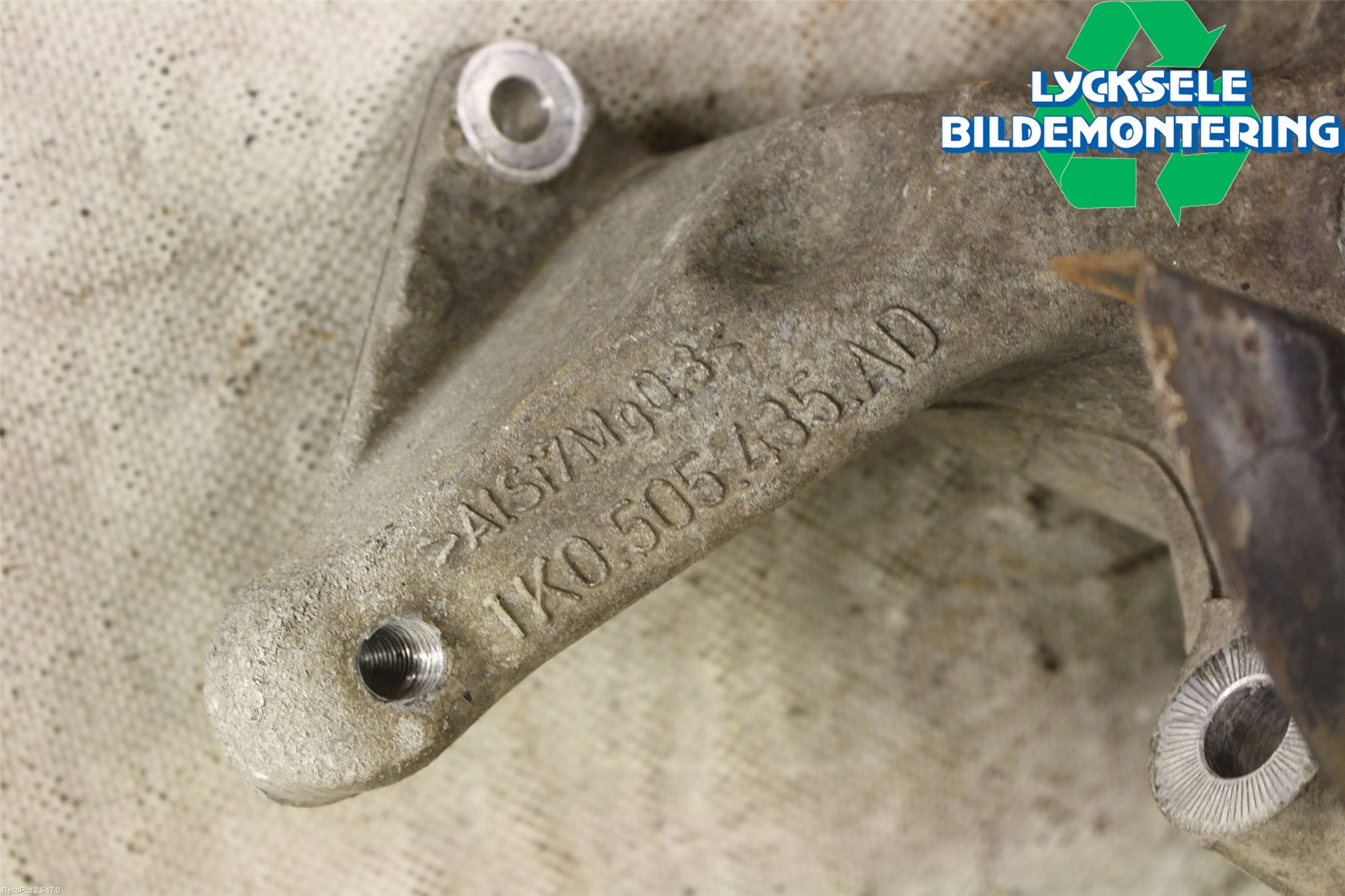 Skoda OCTAVIA (1Z) 05-13 Hjullagerhus-Spindel Vä B