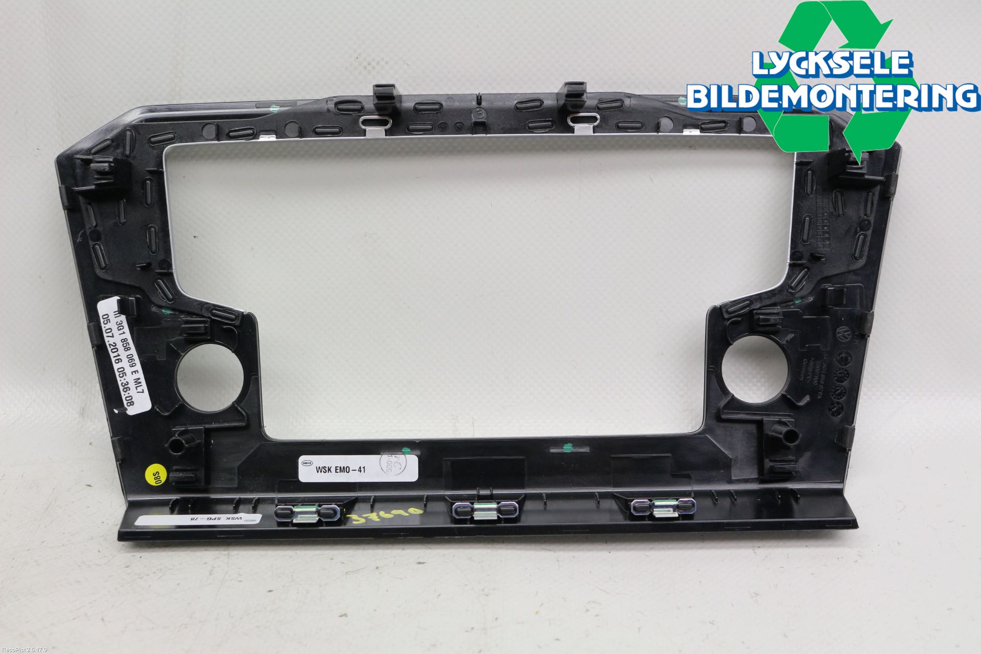 Volkswagen VW PASSAT 15-19 Instrument-Radio Sarg