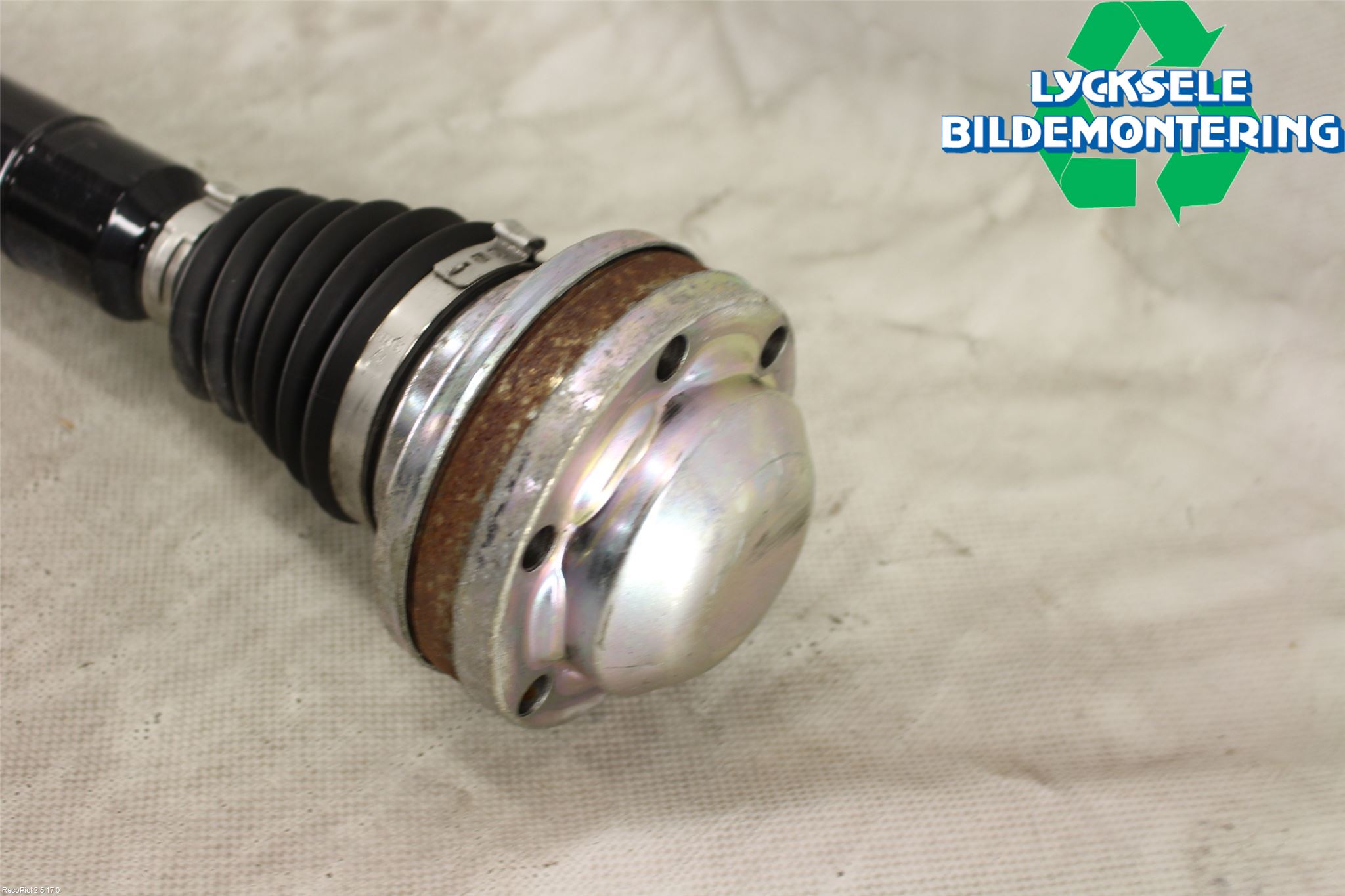 Volkswagen VW PASSAT 15-19 Drivaxel Fram Höger