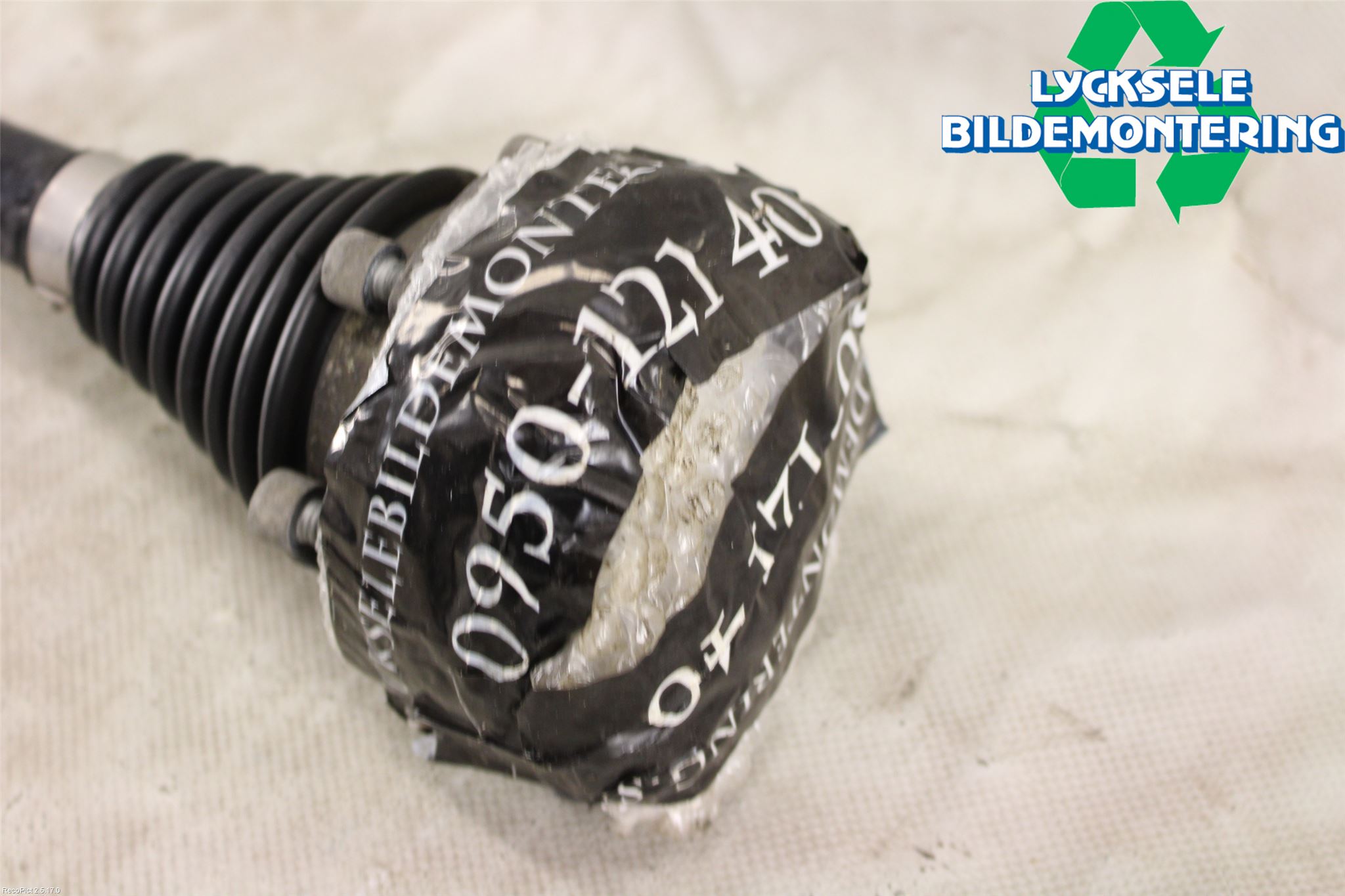 Volkswagen VW PASSAT 15-19 Drivaxel Bak Höger
