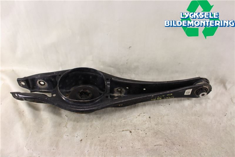 Volkswagen VW PASSAT 15-19 Bärarm Bak Höger