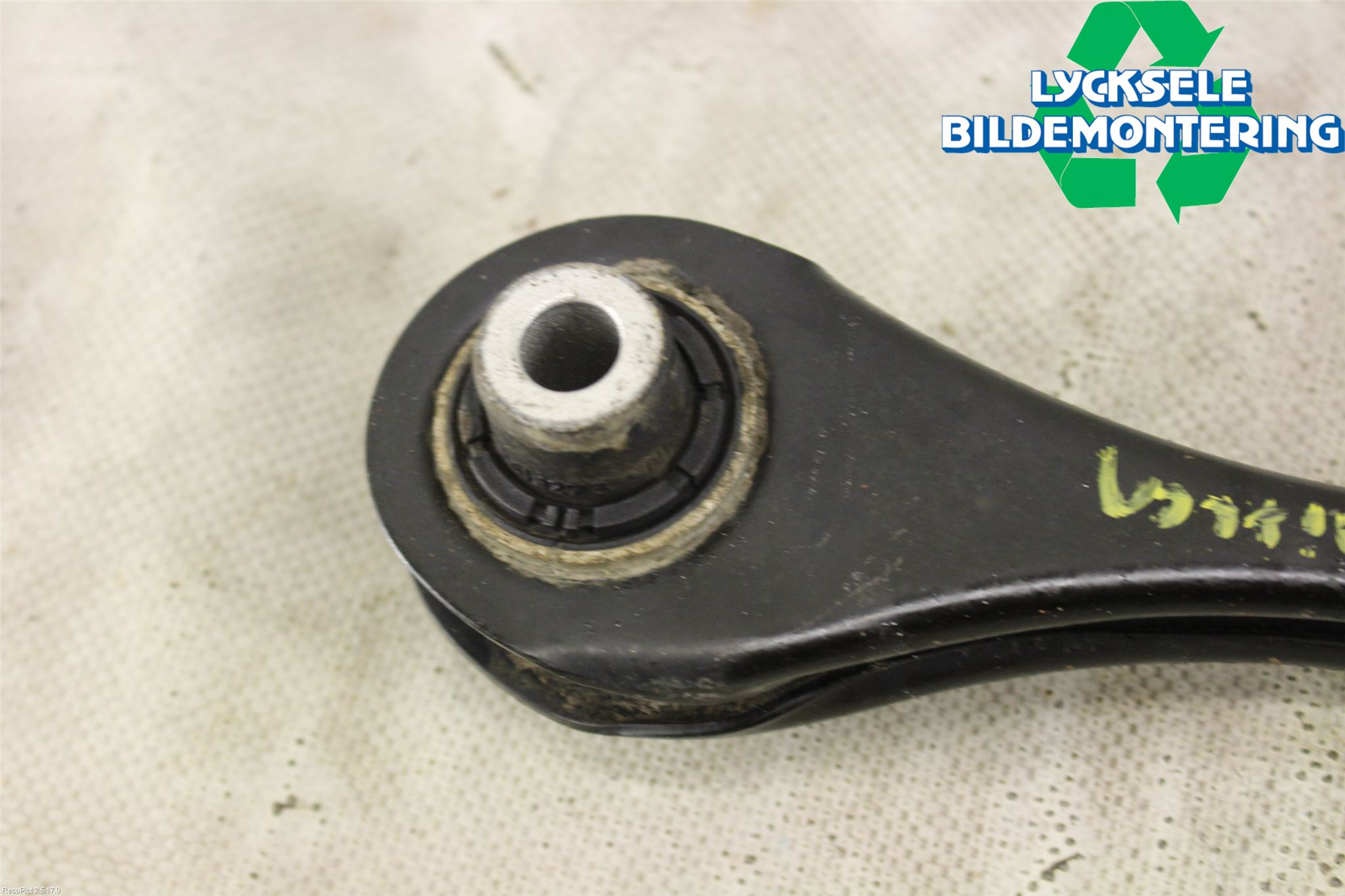 Volkswagen VW PASSAT 15-19 Bärarm Bak Höger