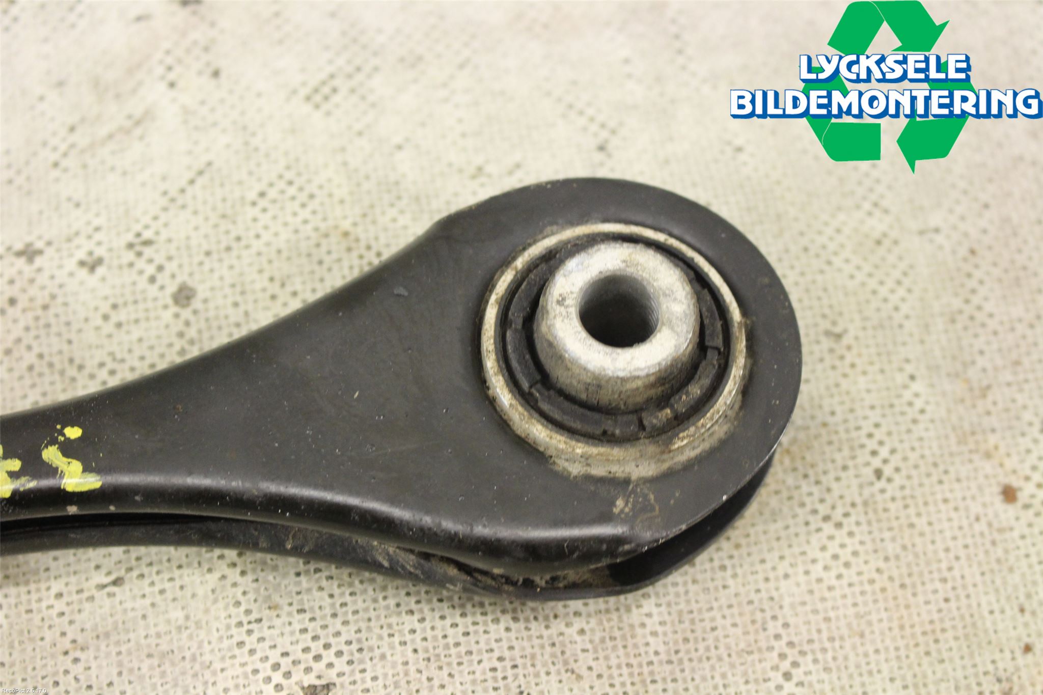Volkswagen VW PASSAT 15-19 Bärarm Bak Höger