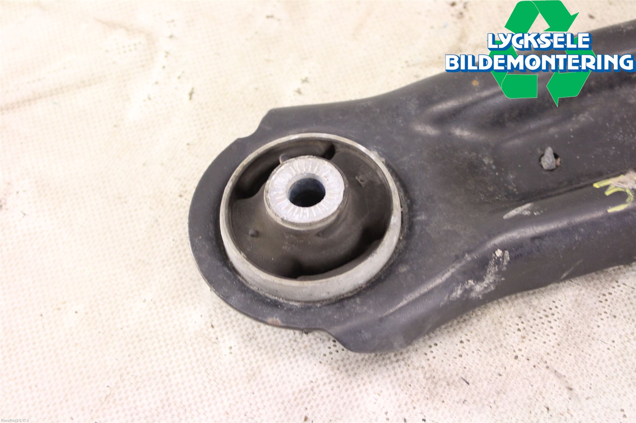 Volkswagen VW PASSAT 15-19 Bärarm Fram Undre Hö