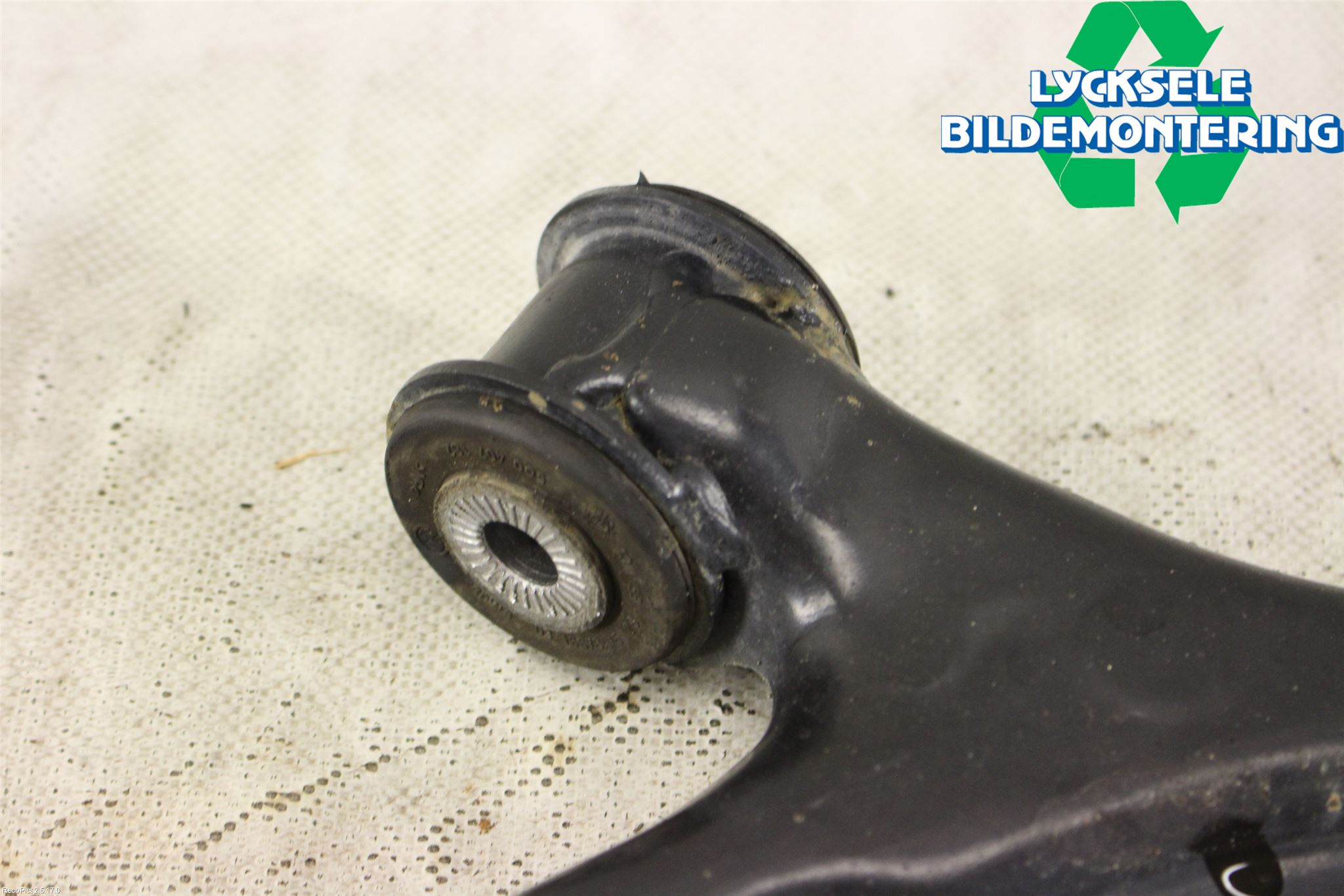 Volkswagen VW PASSAT 15-19 Bärarm Fram Undre Hö