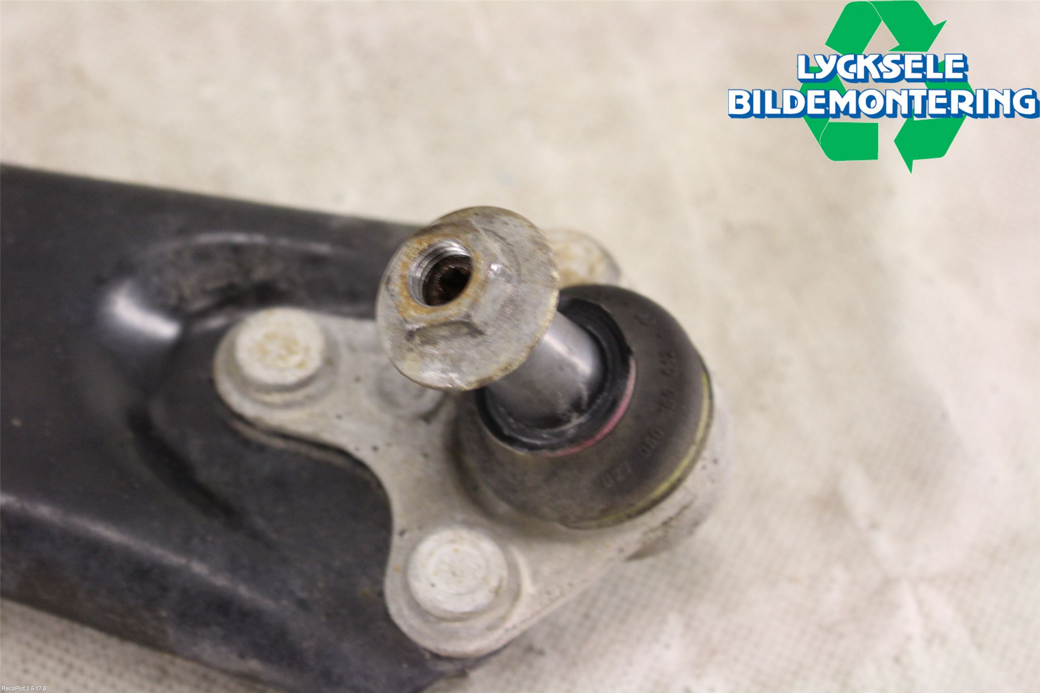 Volkswagen VW PASSAT 15-19 Bärarm Fram Undre Hö