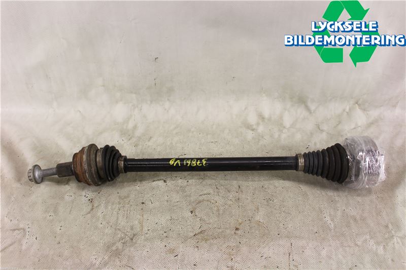 Volkswagen VW PASSAT 15-19 Drivaxel Bak Vänster