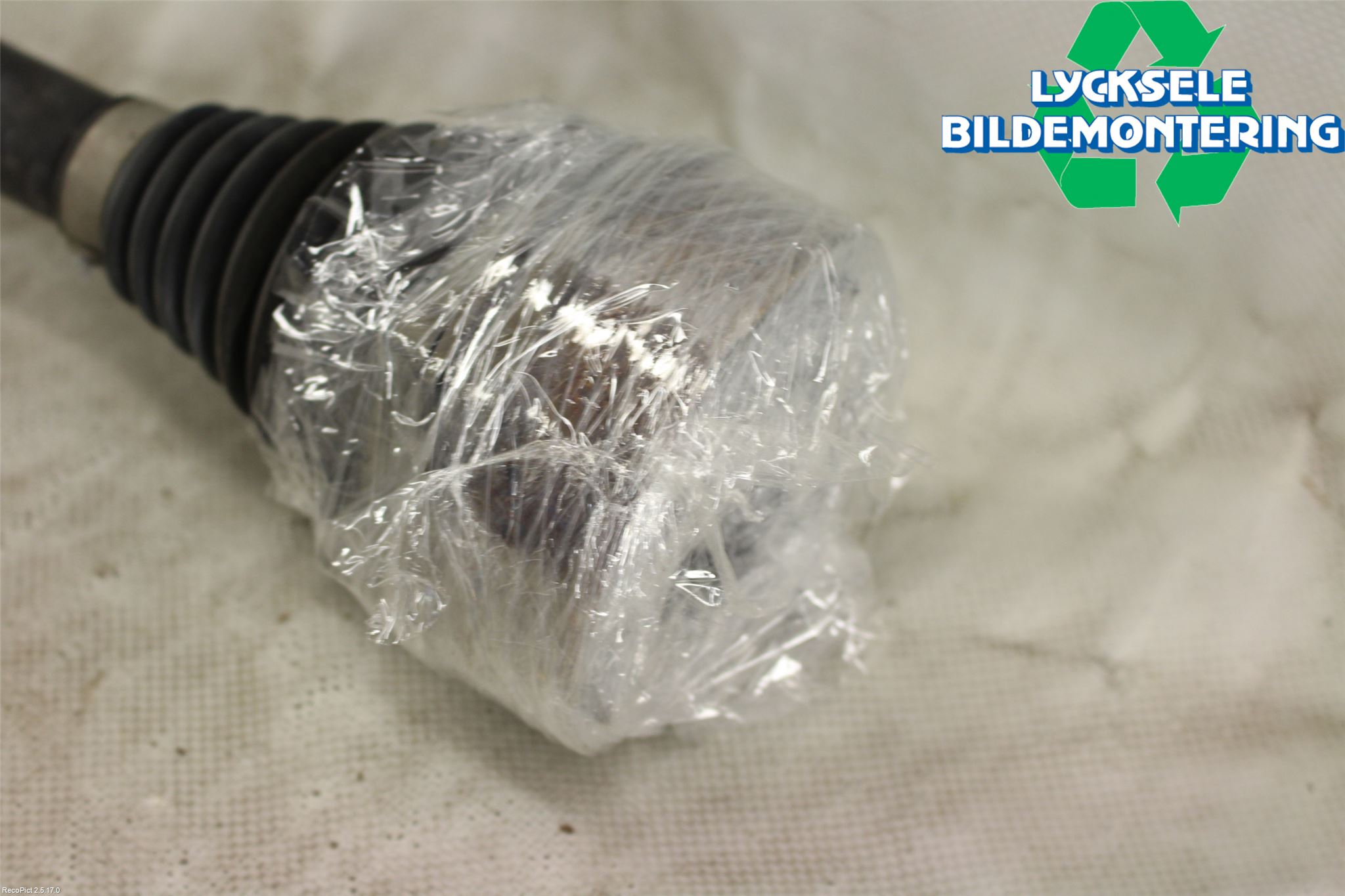 Volkswagen VW PASSAT 15-19 Drivaxel Bak Höger
