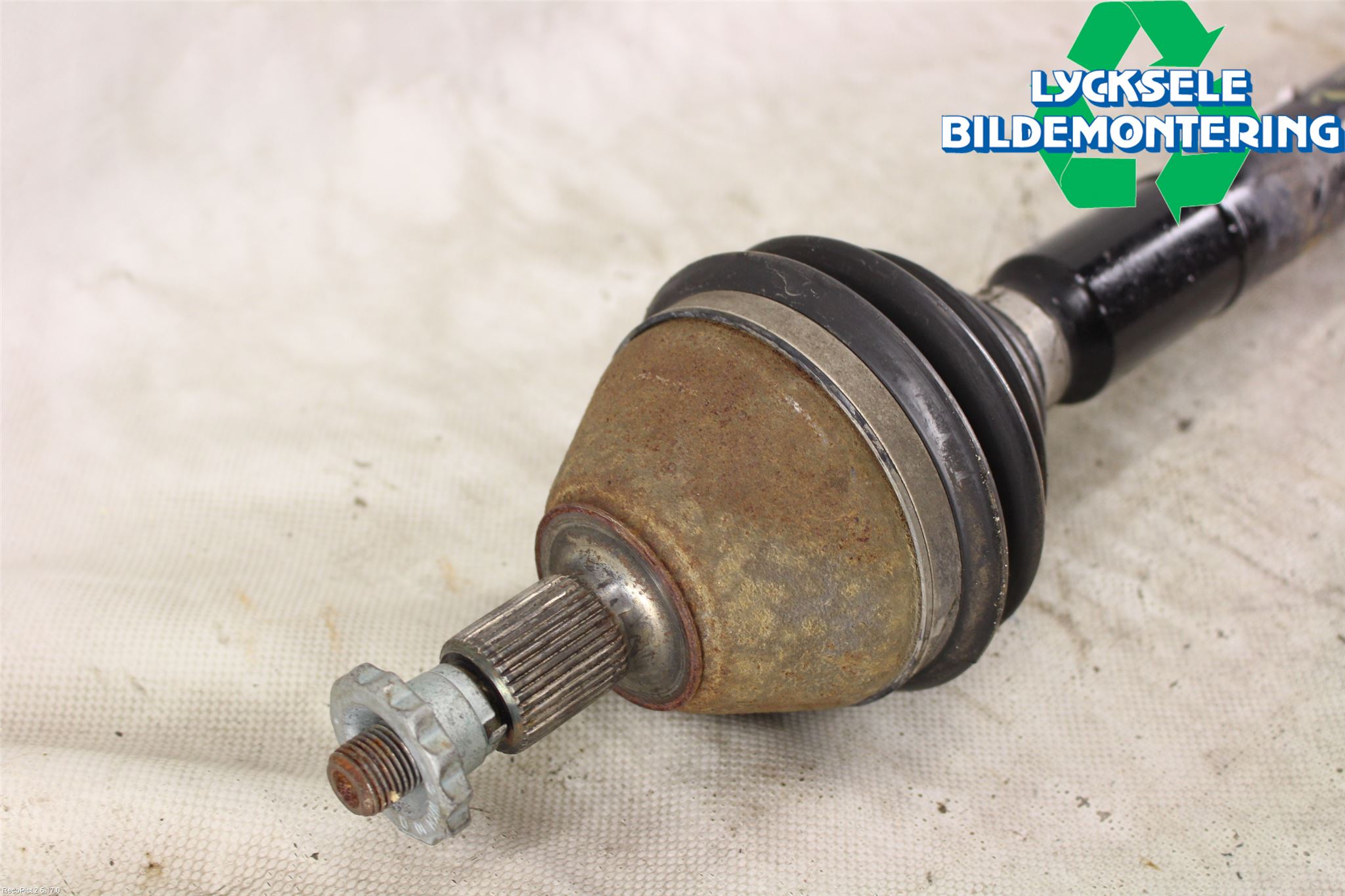 Audi A1/S1 11-18 Drivaxel Fram Höger