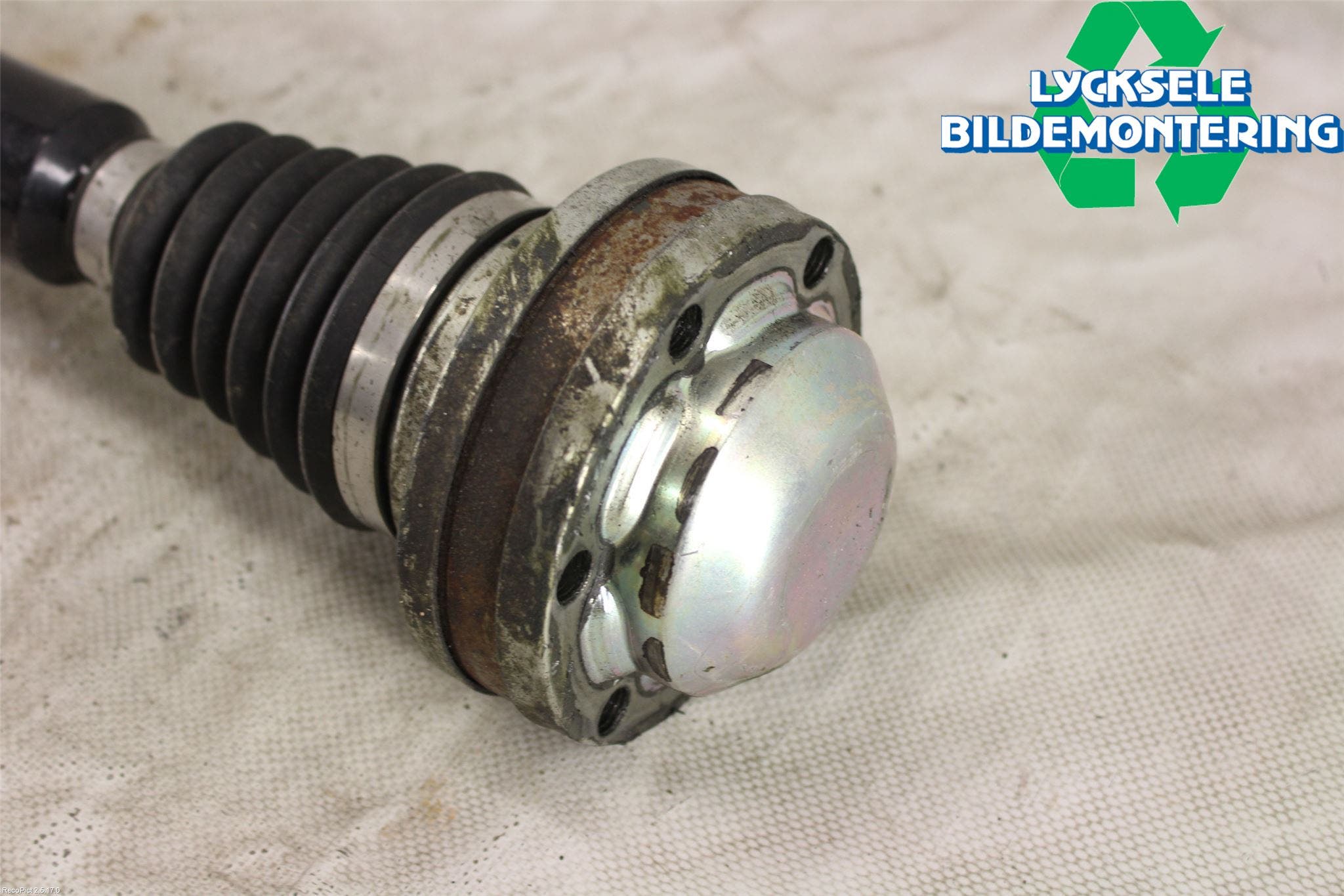 Audi A1/S1 11-18 Drivaxel Fram Höger