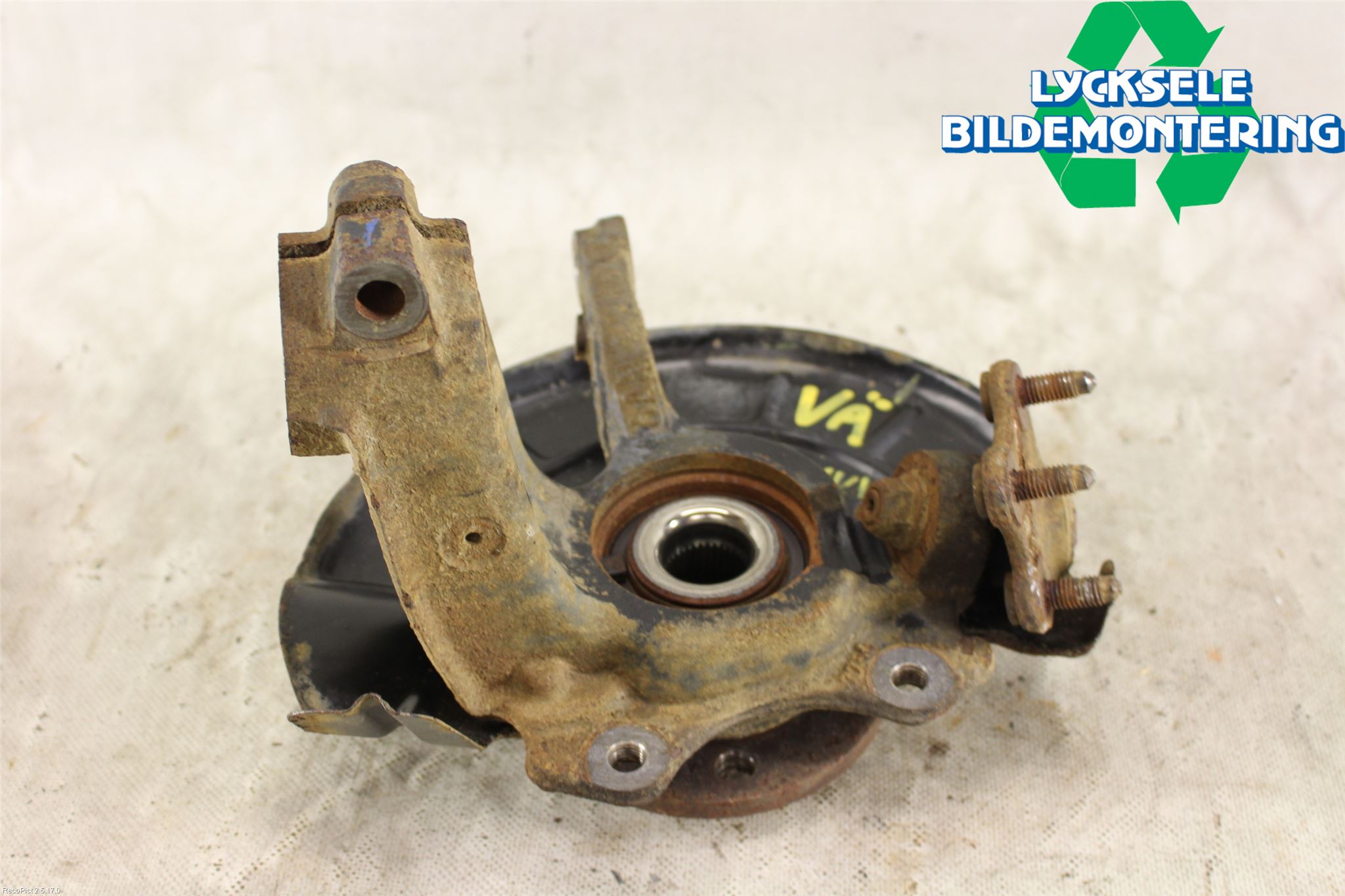 Audi A1/S1 11-18 Styrspindel Lagerhus Vä