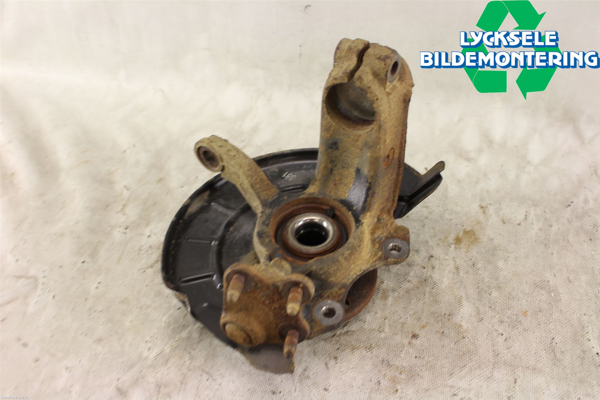 Audi A1/S1 11-18 Styrspindel Lagerhus Hö