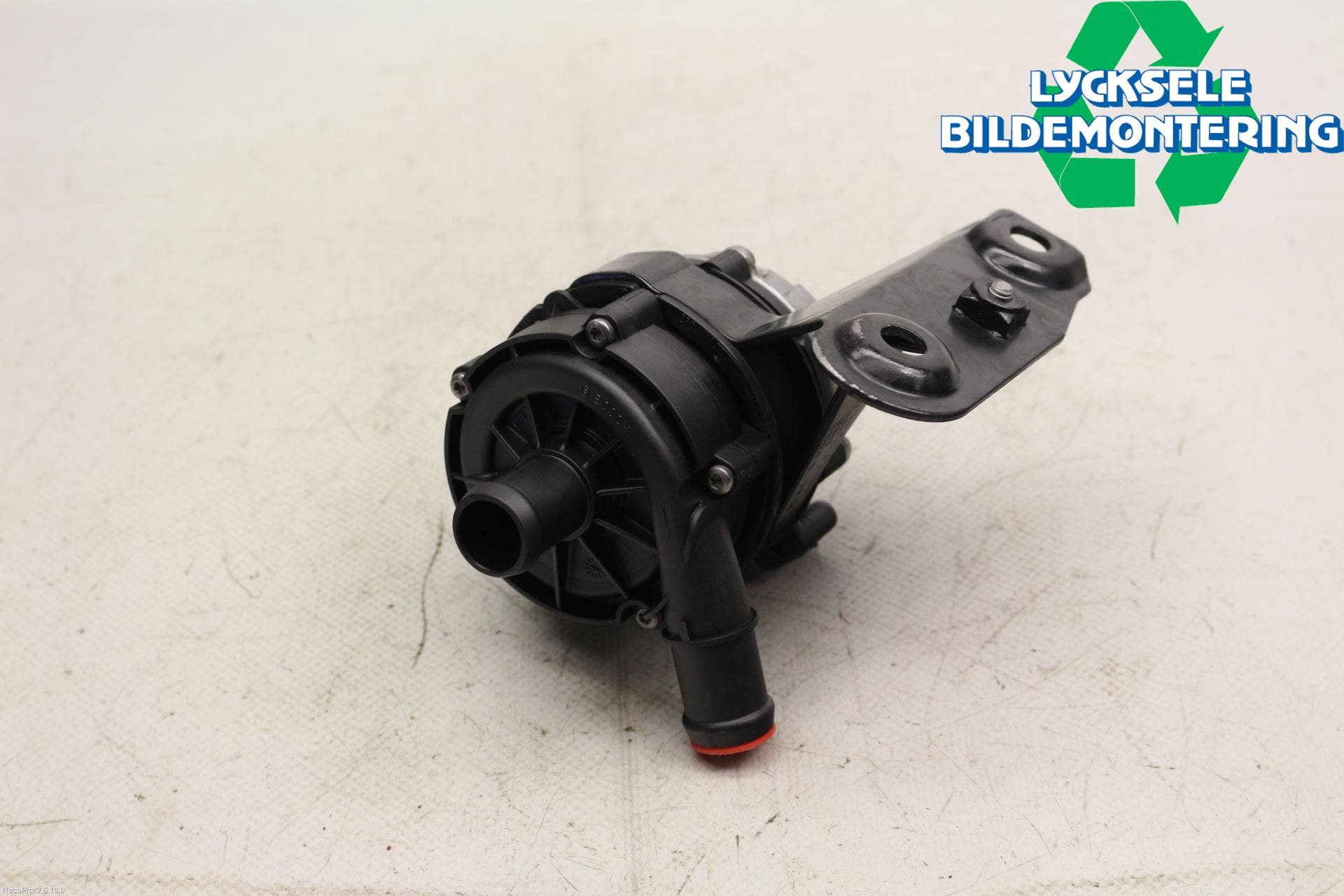 Volkswagen VW PASSAT 15-19 Vattenpump