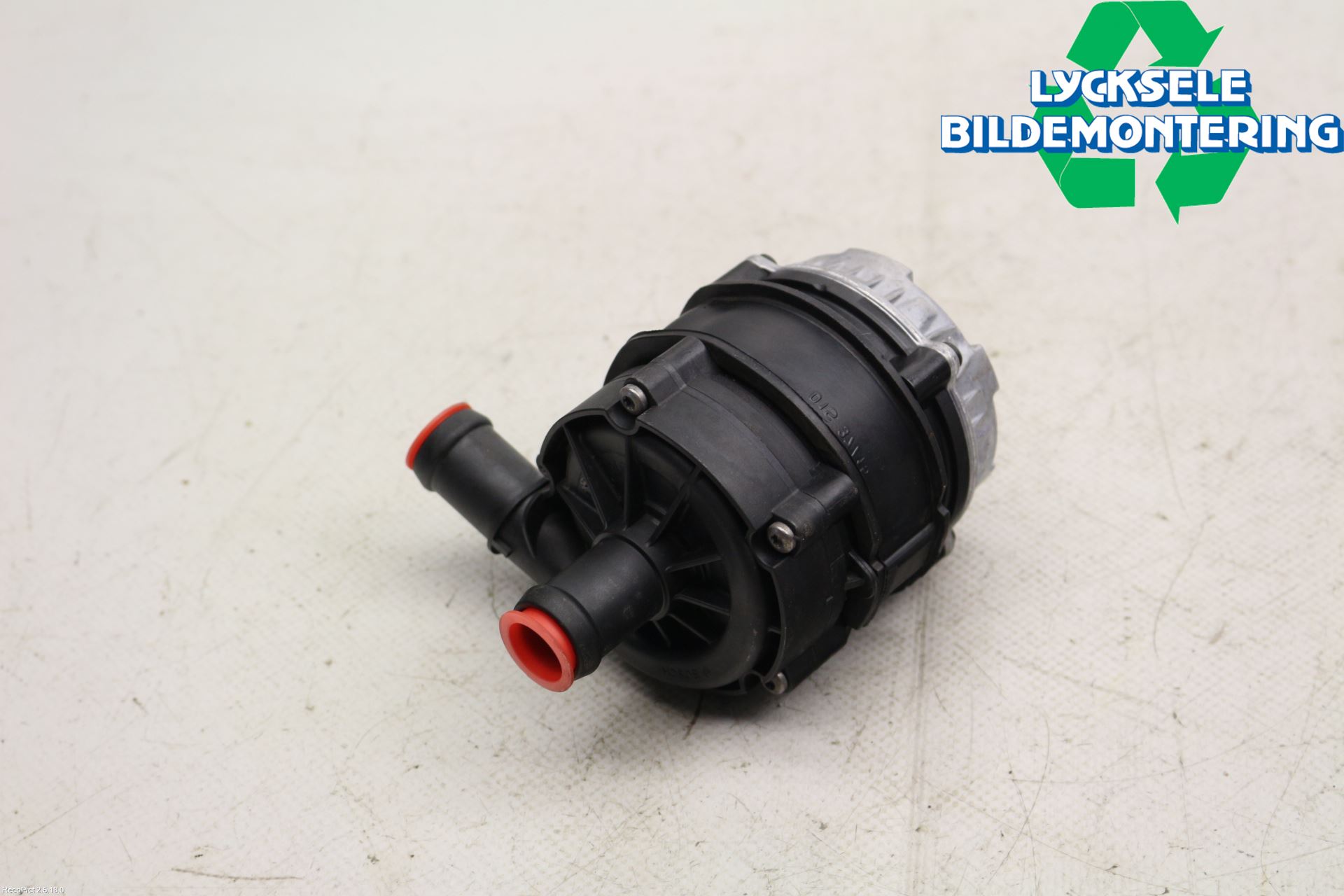 Volkswagen VW PASSAT 15-19 Vattenpump