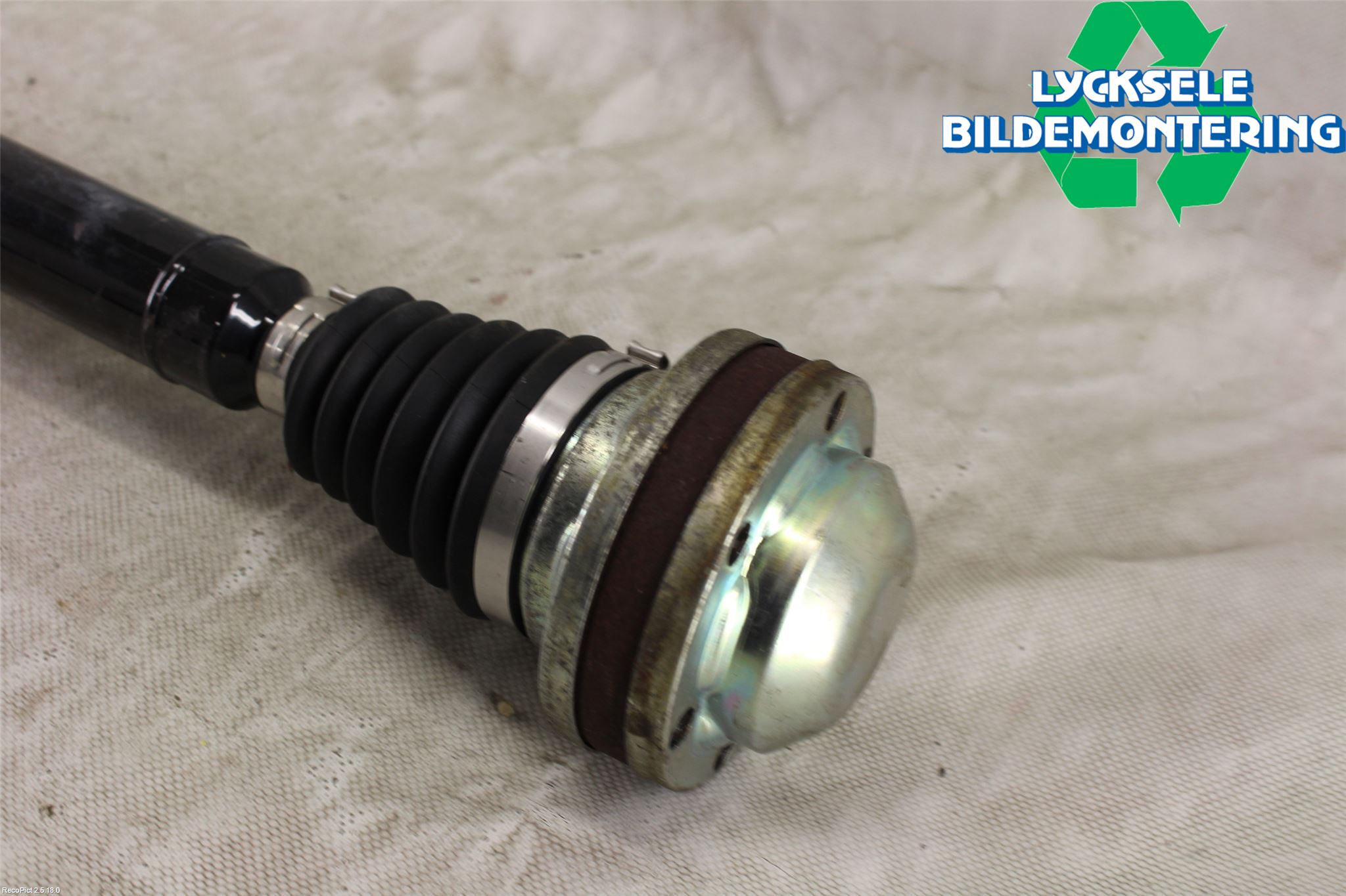 Volkswagen VW PASSAT 11-14 Drivaxel Fram Höger