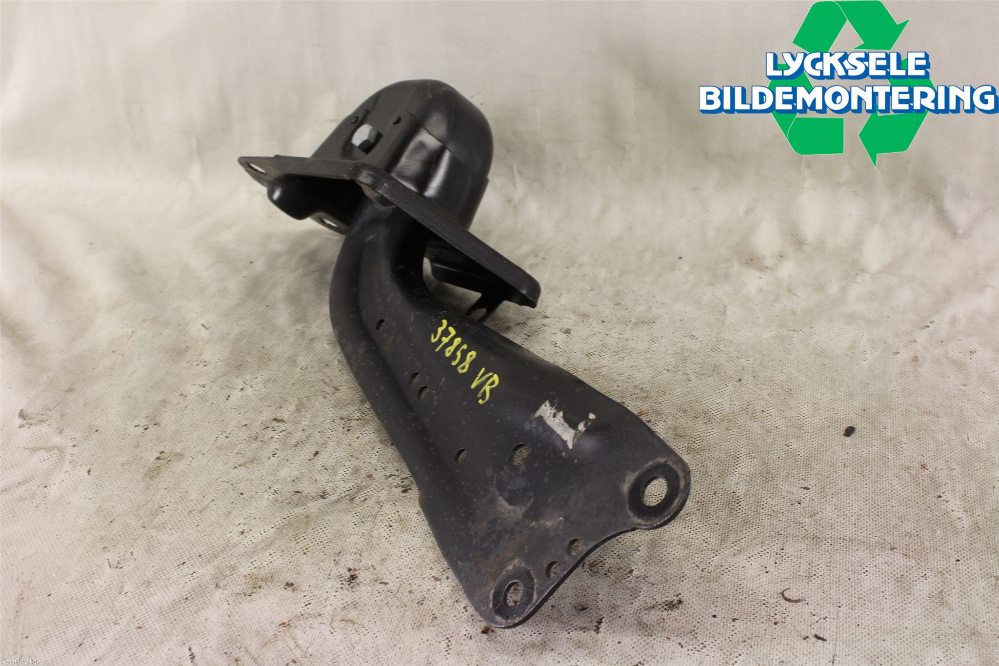 Volkswagen VW PASSAT 15-19 Bärarm Bak Vänster