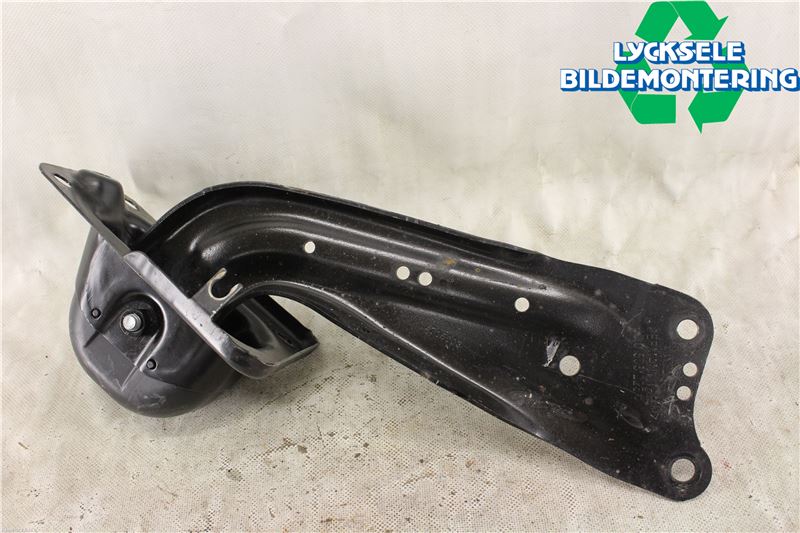 Volkswagen VW PASSAT 15-19 Bärarm Bak Vänster