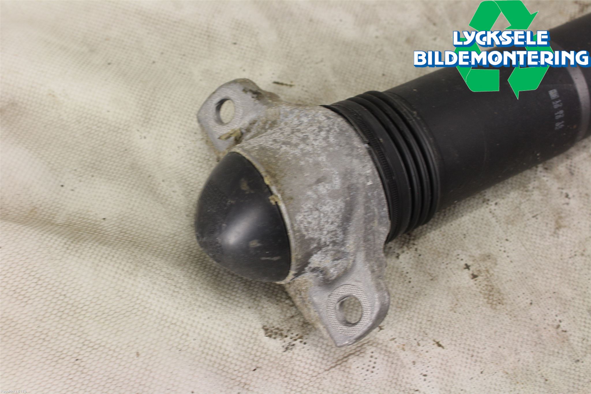 Volkswagen VW PASSAT 15-19 Stötdämpare Bak